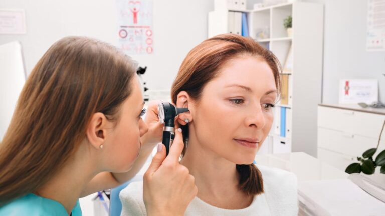 woman getting her ear checked by audiologist for unilateral tinnitus