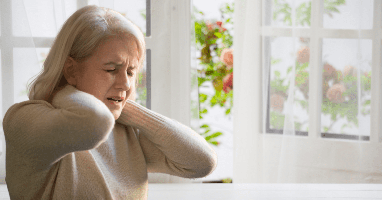 woman in pain from fibromyalgia